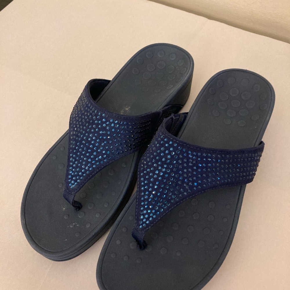 Bionic navy sandals